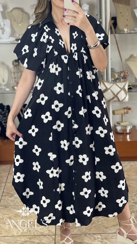 Maxi dress with oversized fit-Black and White Floral Maxi Dress