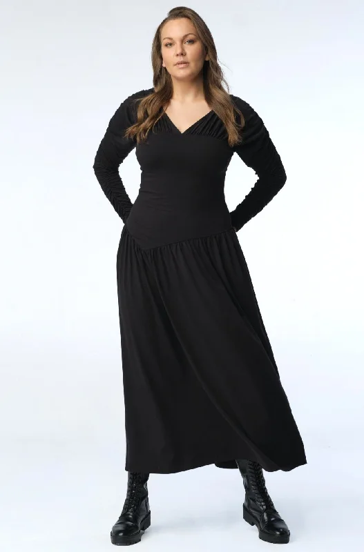 Maxi dress with funky flair-Tania Jersey Long Dress  // Black