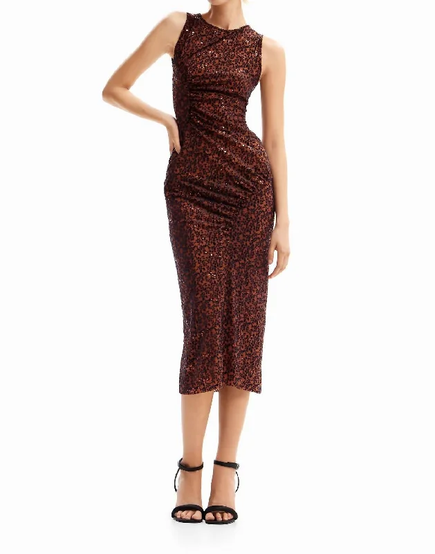 Midi dress with formal elegance-Slim Velvet Midi Dress In Maroon