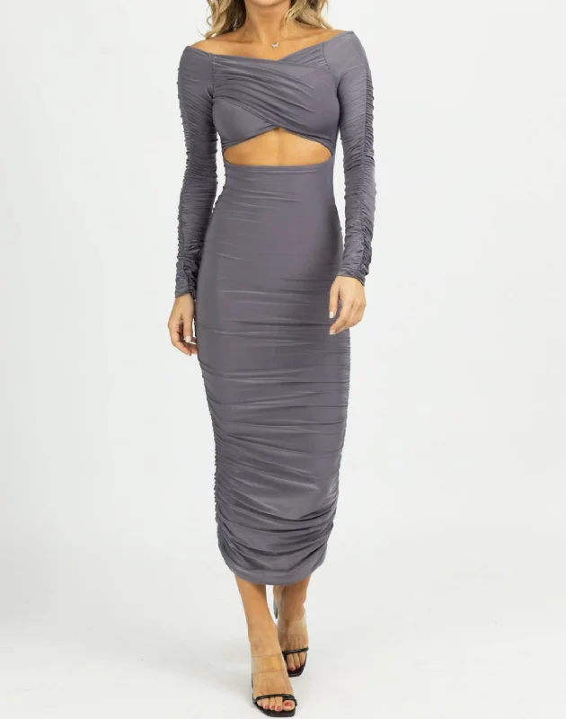 Midi dress with retro style-Off-Shoulder Shirred Slinky Midi Dress In Ash